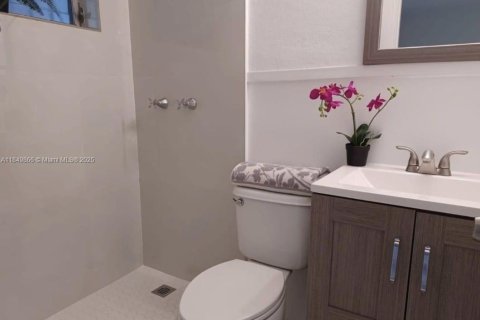 House in Hallandale Beach, Florida 1 bedroom, 242.47 sq.m. № 1852390 - photo 3