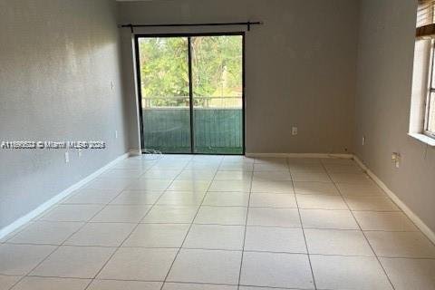 Condominio en alquiler en Hialeah, Florida, 1 dormitorio, 61.32 m2 № 1943430 - foto 3