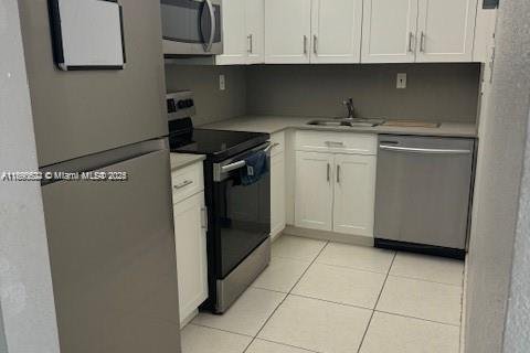 Condominio en Hialeah, Florida, 1 dormitorio № 1943430