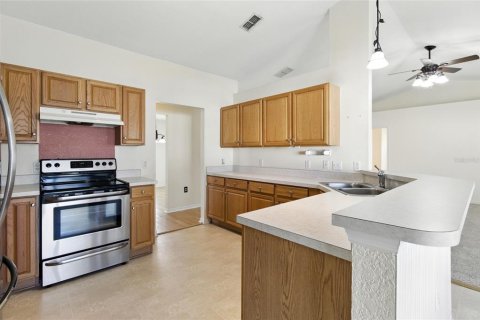 House in Lakeland, Florida 3 bedrooms, 189.06 sq.m. № 1914595 - photo 12