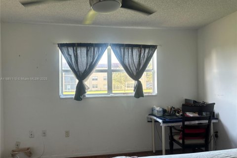 Condo in Sunrise, Florida, 2 bedrooms  № 1930029 - photo 8