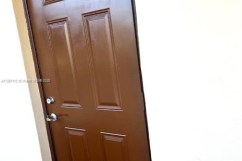 Condo in Sunrise, Florida, 2 bedrooms  № 1930029 - photo 1