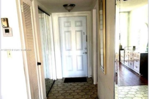 Condo in Sunrise, Florida, 2 bedrooms  № 1930029 - photo 2