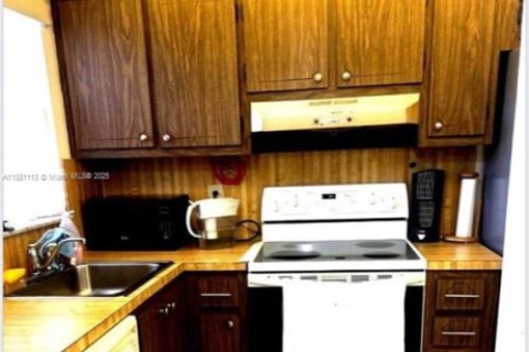 Condo in Sunrise, Florida, 2 bedrooms  № 1930029 - photo 4