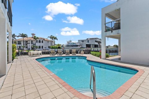 Condo in Highland Beach, Florida, 3 bedrooms  № 2186544 - photo 13