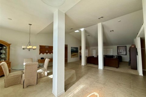 Villa ou maison à louer à Punta Gorda, Floride: 4 chambres, 279.54 m2 № 1877024 - photo 2