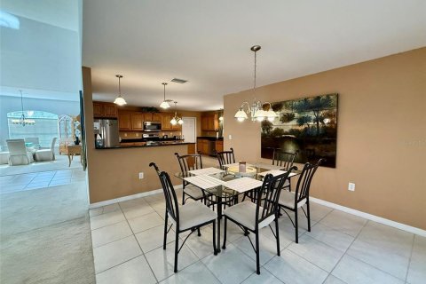 Villa ou maison à louer à Punta Gorda, Floride: 4 chambres, 279.54 m2 № 1877024 - photo 8