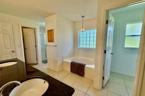 Villa ou maison à louer à Punta Gorda, Floride: 4 chambres, 279.54 m2 № 1877024 - photo 16