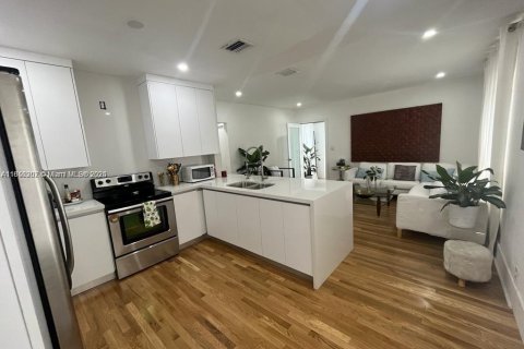 Casa en alquiler en Miami, Florida, 1 dormitorio, 192.49 m2 № 1878355 - foto 6