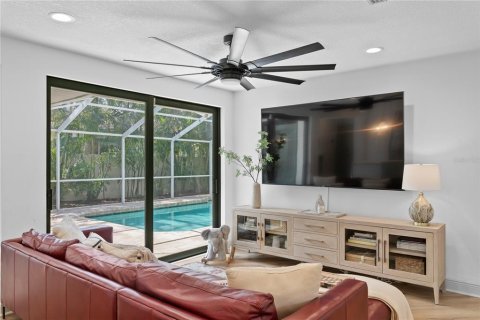 House in Tampa, Florida 5 bedrooms, 291.71 sq.m. № 1616378 - photo 12