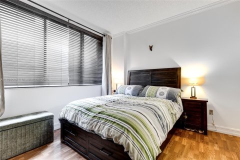 Condo in Miami, Florida, 1 bedroom  № 1799226 - photo 12