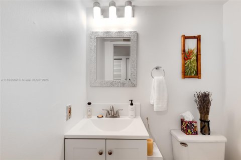 Condo in Miami, Florida, 1 bedroom  № 1799226 - photo 3