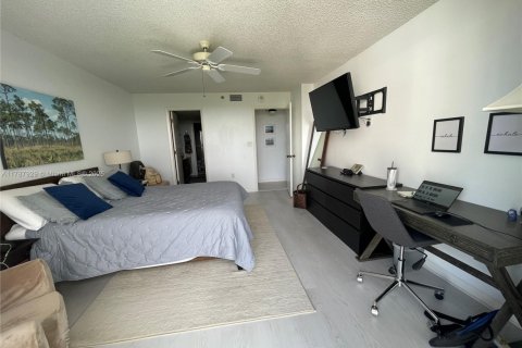 Снять в аренду кондоминиум в Хатчинсон-Айленд-Саут, Флорида 2 спальни, 133.41м2, № 2018722 - фото 25