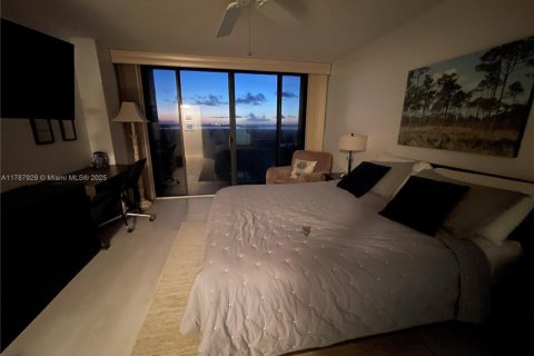 Снять в аренду кондоминиум в Хатчинсон-Айленд-Саут, Флорида 2 спальни, 133.41м2, № 2018722 - фото 24