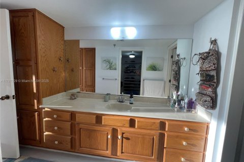 Снять в аренду кондоминиум в Хатчинсон-Айленд-Саут, Флорида 2 спальни, 133.41м2, № 2018722 - фото 29