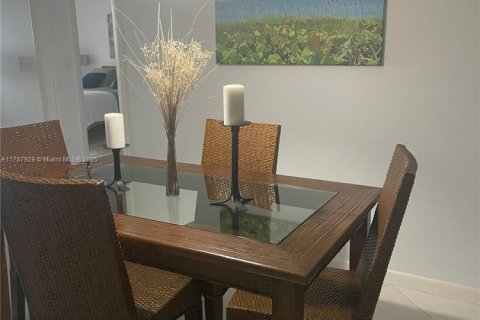 Снять в аренду кондоминиум в Хатчинсон-Айленд-Саут, Флорида 2 спальни, 133.41м2, № 2018722 - фото 14