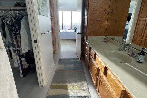 Снять в аренду кондоминиум в Хатчинсон-Айленд-Саут, Флорида 2 спальни, 133.41м2, № 2018722 - фото 27