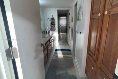 Снять в аренду кондоминиум в Хатчинсон-Айленд-Саут, Флорида 2 спальни, 133.41м2, № 2018722 - фото 28