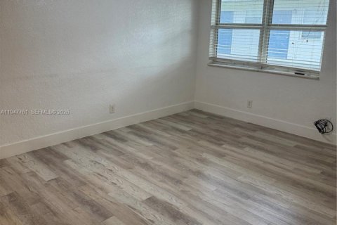 Снять в аренду квартиру в Лодерхилл, Флорида 2 спальни, 300.35м2, № 2003808 - фото 3