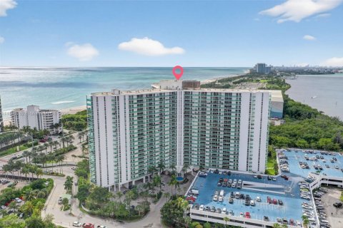 Condominio en venta en Sunny Isles Beach, Florida, 1 dormitorio, 92.07 m2 № 1938625 - foto 1