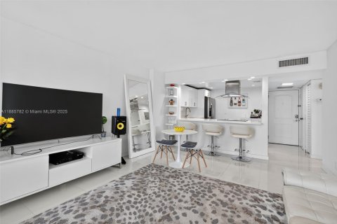 Condominio en venta en Sunny Isles Beach, Florida, 1 dormitorio, 92.07 m2 № 1938625 - foto 6