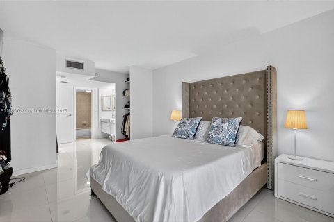 Condominio en venta en Sunny Isles Beach, Florida, 1 dormitorio, 92.07 m2 № 1938625 - foto 15