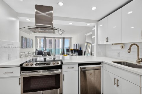 Condominio en venta en Sunny Isles Beach, Florida, 1 dormitorio, 92.07 m2 № 1938625 - foto 8