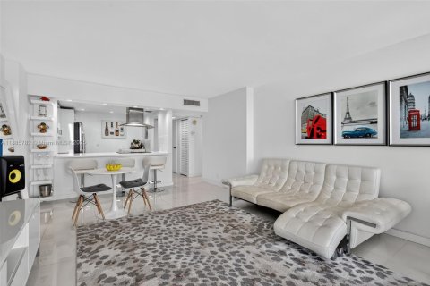 Condominio en venta en Sunny Isles Beach, Florida, 1 dormitorio, 92.07 m2 № 1938625 - foto 7