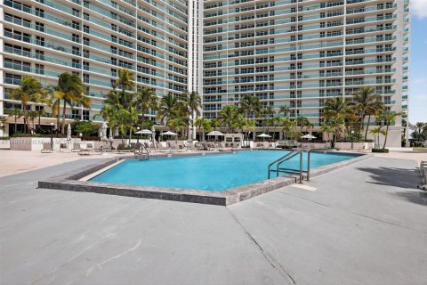 Condominio en venta en Sunny Isles Beach, Florida, 1 dormitorio, 92.07 m2 № 1938625 - foto 26