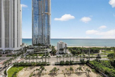 Condominio en venta en Sunny Isles Beach, Florida, 1 dormitorio, 92.07 m2 № 1938625 - foto 2