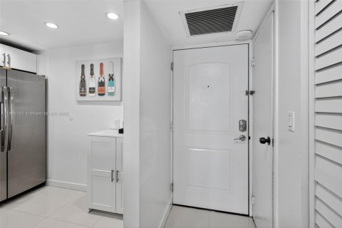 Condominio en venta en Sunny Isles Beach, Florida, 1 dormitorio, 92.07 m2 № 1938625 - foto 11