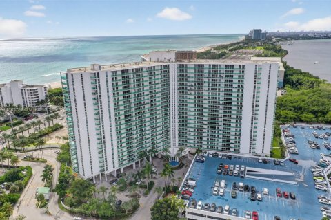 Condominio en venta en Sunny Isles Beach, Florida, 1 dormitorio, 92.07 m2 № 1938625 - foto 28