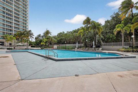 Condominio en venta en Sunny Isles Beach, Florida, 1 dormitorio, 92.07 m2 № 1938625 - foto 27