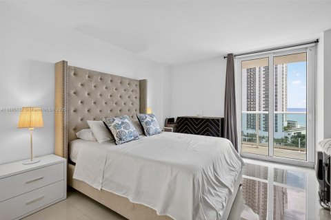 Condominio en venta en Sunny Isles Beach, Florida, 1 dormitorio, 92.07 m2 № 1938625 - foto 14