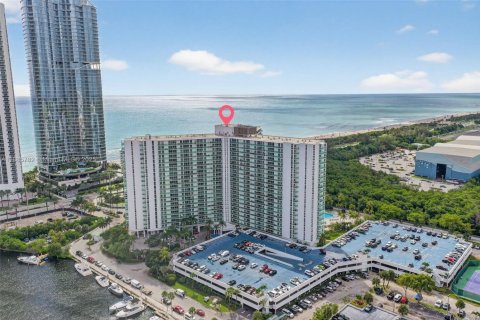 Condominio en venta en Sunny Isles Beach, Florida, 1 dormitorio, 92.07 m2 № 1938625 - foto 30