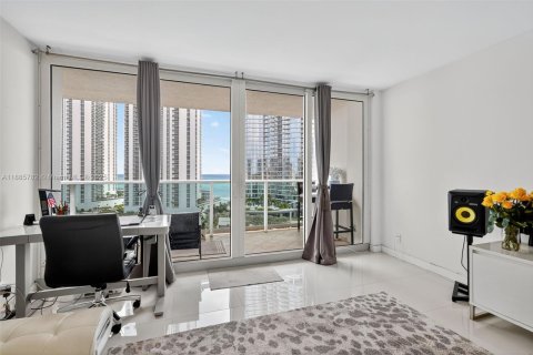 Condominio en venta en Sunny Isles Beach, Florida, 1 dormitorio, 92.07 m2 № 1938625 - foto 4