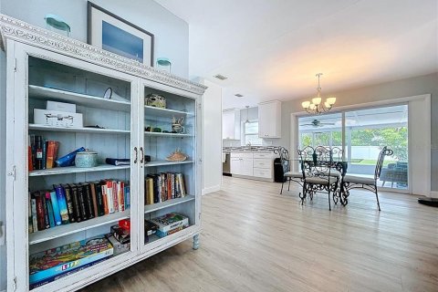House in Tarpon Springs, Florida 4 bedrooms, 173.73 sq.m. № 1798036 - photo 25