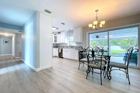 House in Tarpon Springs, Florida 4 bedrooms, 173.73 sq.m. № 1798036 - photo 26