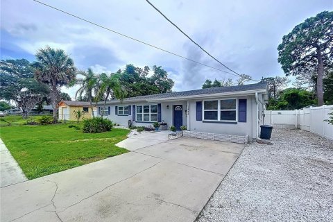 House in Tarpon Springs, Florida 4 bedrooms, 173.73 sq.m. № 1798036 - photo 6