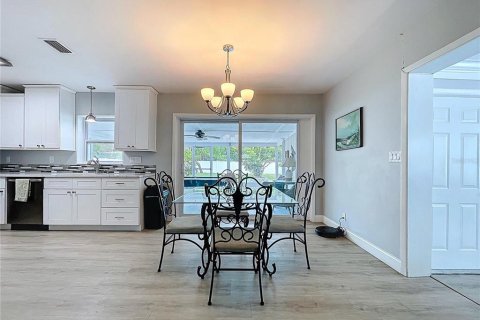 House in Tarpon Springs, Florida 4 bedrooms, 173.73 sq.m. № 1798036 - photo 30
