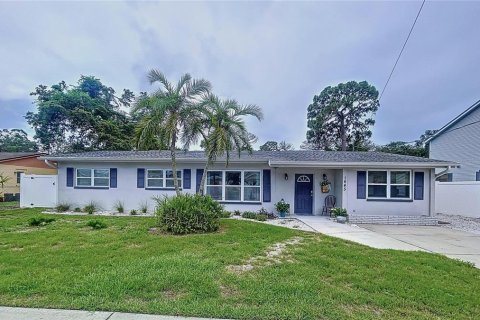 House in Tarpon Springs, Florida 4 bedrooms, 173.73 sq.m. № 1798036 - photo 1