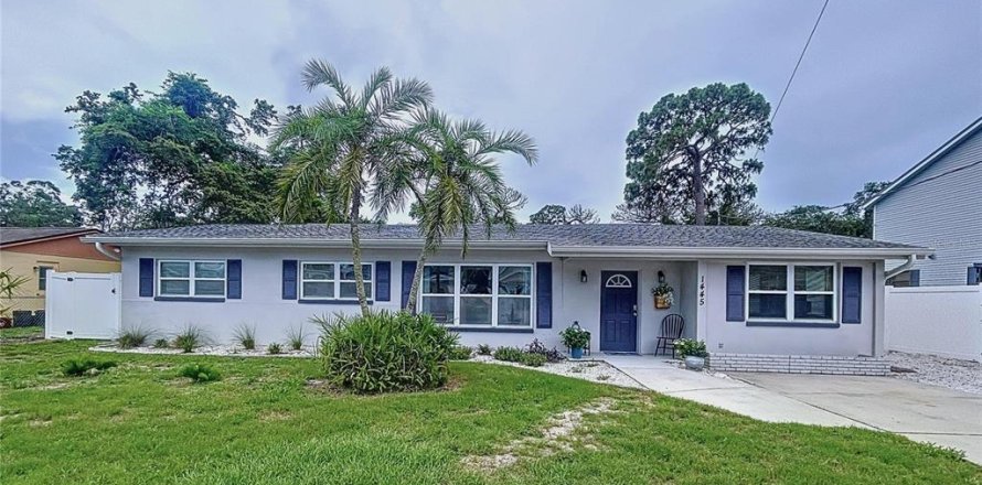 House in Tarpon Springs, Florida 4 bedrooms, 173.73 sq.m. № 1798036