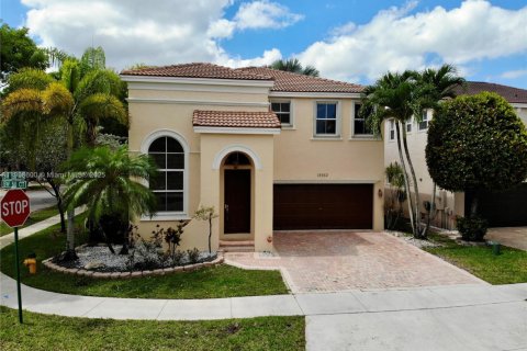 Снять в аренду виллу или дом в Мирамар, Флорида 3 спальни, 190.82м2, № 1964343 - фото 2