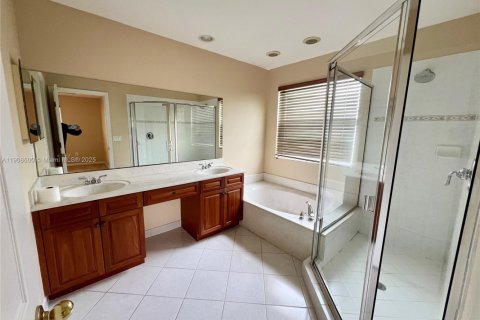 Снять в аренду виллу или дом в Мирамар, Флорида 3 спальни, 190.82м2, № 1964343 - фото 24