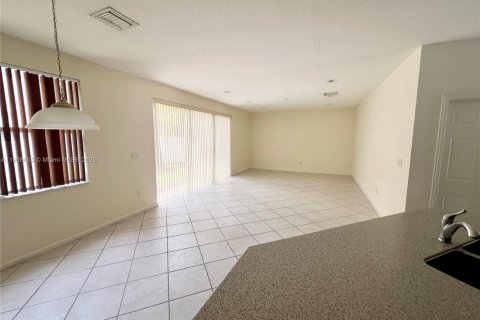 Снять в аренду виллу или дом в Мирамар, Флорида 3 спальни, 190.82м2, № 1964343 - фото 19