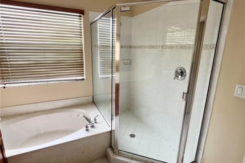 Снять в аренду виллу или дом в Мирамар, Флорида 3 спальни, 190.82м2, № 1964343 - фото 26