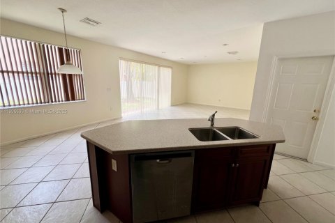 Снять в аренду виллу или дом в Мирамар, Флорида 3 спальни, 190.82м2, № 1964343 - фото 18