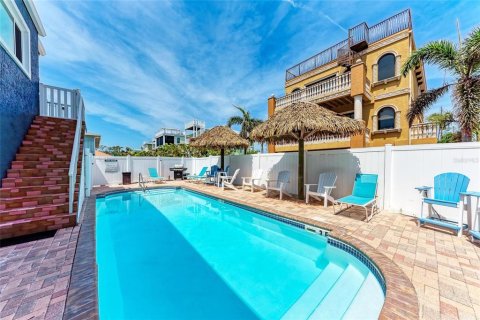Condo in Bradenton Beach, Florida, 2 bedrooms  № 2215854 - photo 29