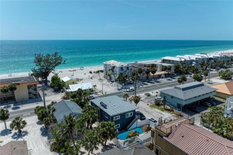 Condo in Bradenton Beach, Florida, 2 bedrooms  № 2215854 - photo 3