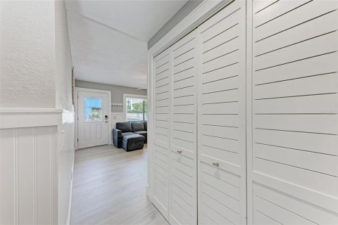 Condo in Bradenton Beach, Florida, 2 bedrooms  № 2215854 - photo 24